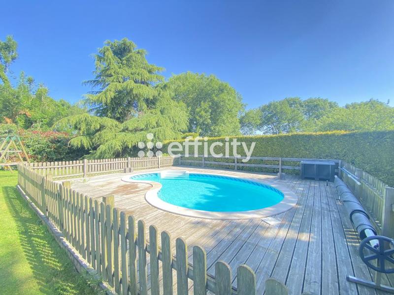 Maison - 395 m² - 13 pièces