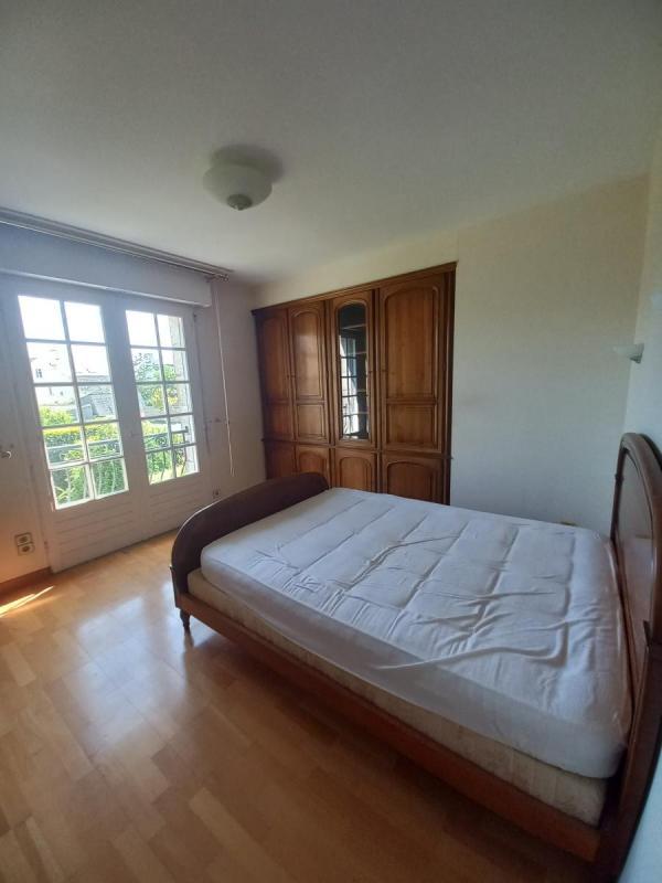 Maison - 241 m² - 10 pièces