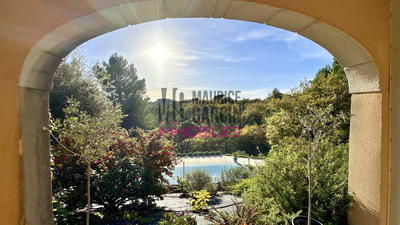 Maison - 233 m² - 5 pièces