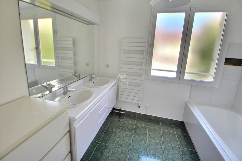 Villa - 180 m² - 7 pièces