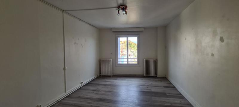 Maison - 215 m² - 9 pièces