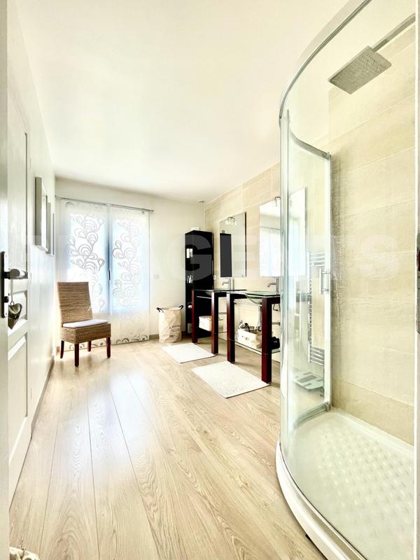 Maison contemporaine - 155 m² - 6 pièces