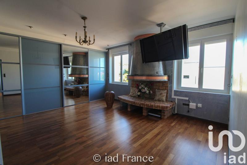 Maison - 230 m² - 9 pièces