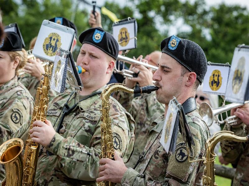 Cérémonie en l’honneur des parachutistes américains de la 101st Airborne Division.