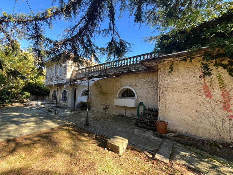 Maison - 240 m² - 9 pièces