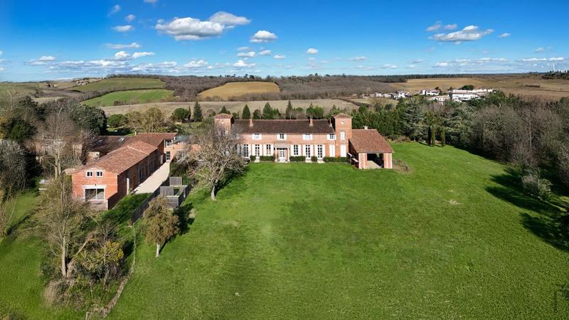 Maison de maîtres - 610 m² - 10 pièces