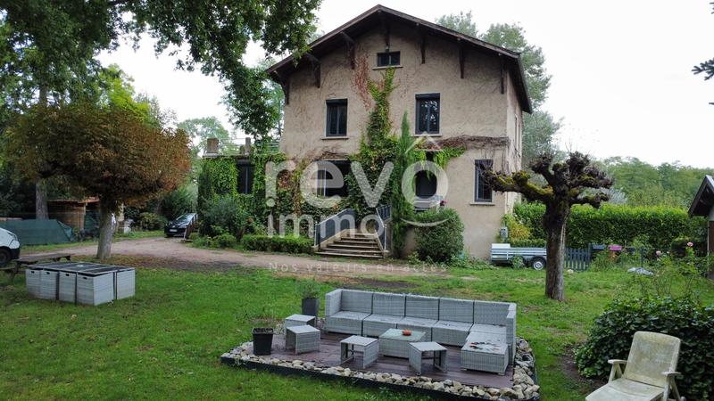 Maison - 203 m² - 7 pièces