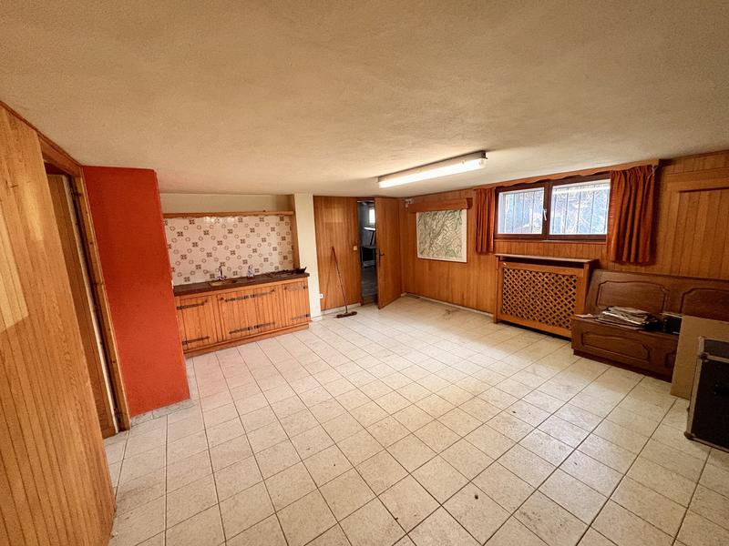 Maison - 300 m² - 8 pièces