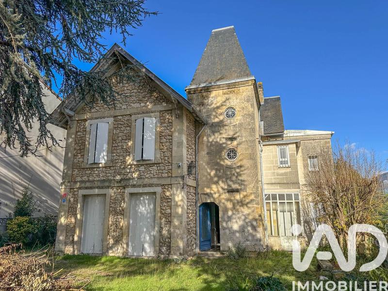 Maison - 270 m² - 12 pièces