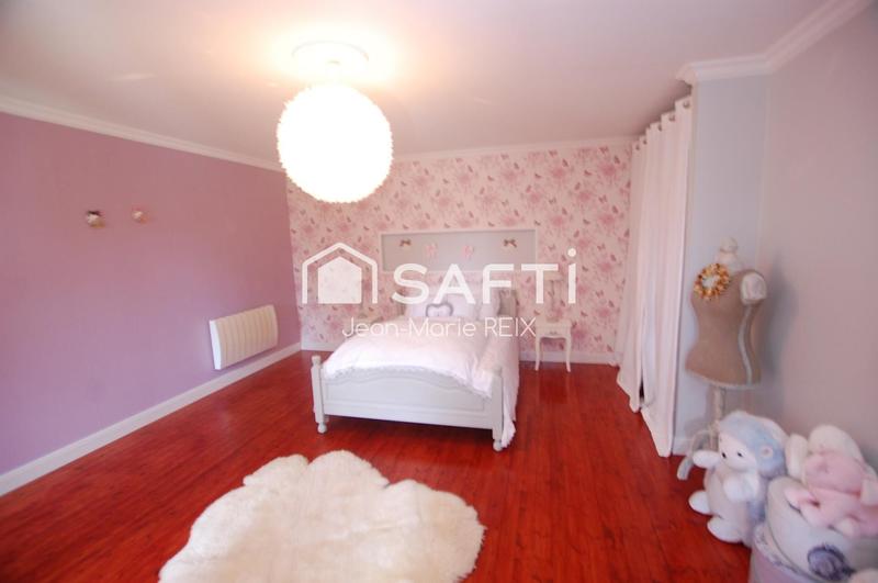 Maison - 220 m² - 6 pièces