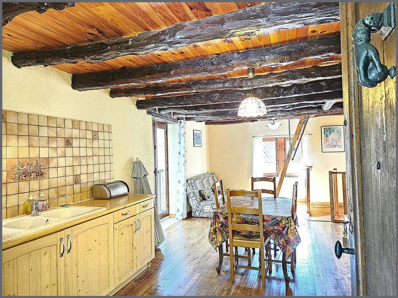 Maison - 213 m² - 9 pièces