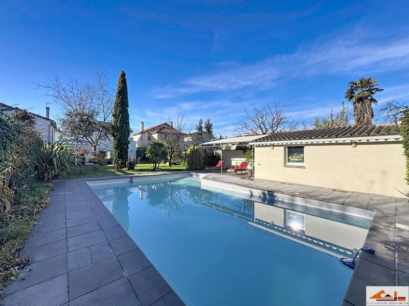 Maison - 180 m² - 7 pièces