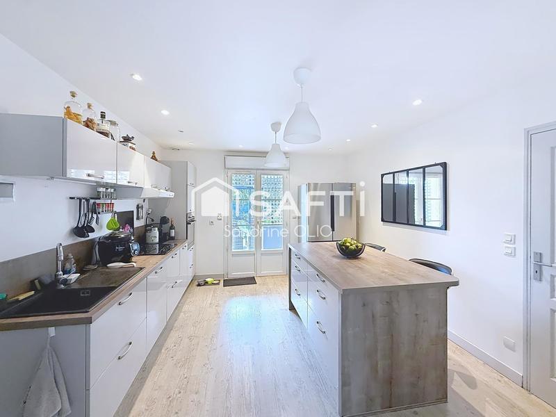 Maison - 181 m² - 8 pièces