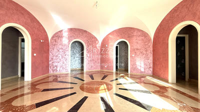 Maison - 450 m² - 20 pièces