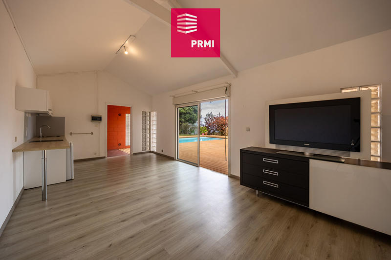 Maison - 220 m² - 5 pièces