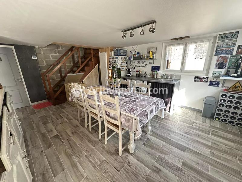 Maison - 239 m² - 8 pièces