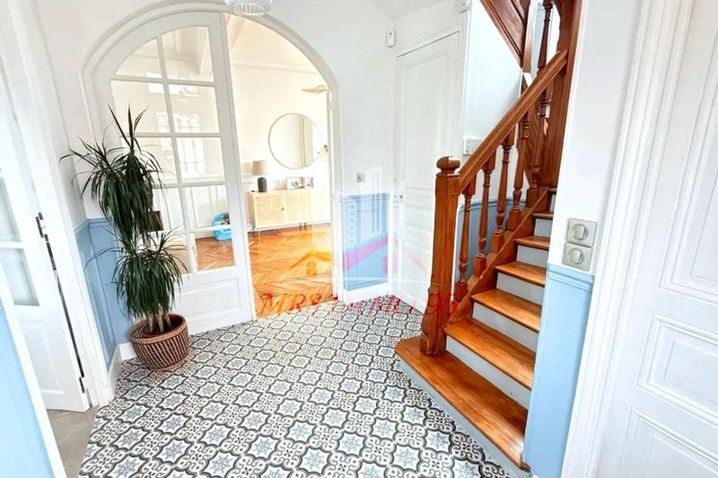 Maison - 180 m² - 8 pièces