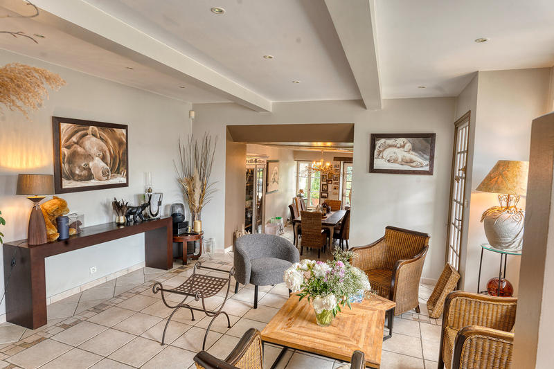 Maison - 250 m² - 7 pièces