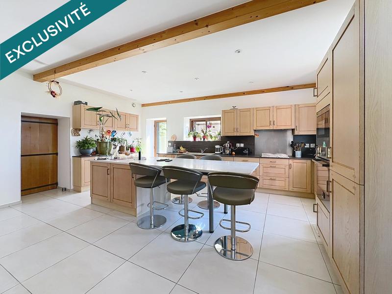 Maison - 210 m² - 8 pièces