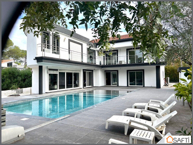 Maison - 279 m² - 9 pièces