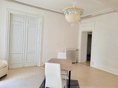 Maison - 470 m² - 18 pièces