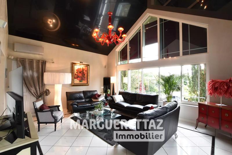 Maison - 250 m² - 9 pièces