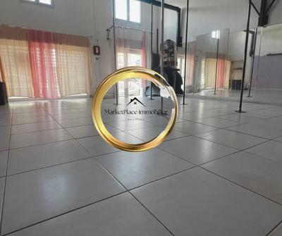 Local commercial - 64 m² - 2 pièces