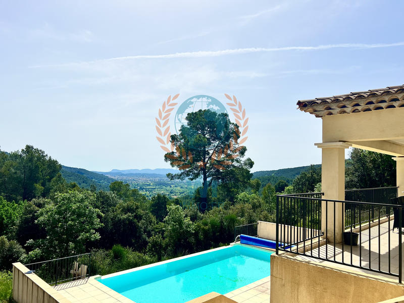 Maison - 210 m² - 6 pièces