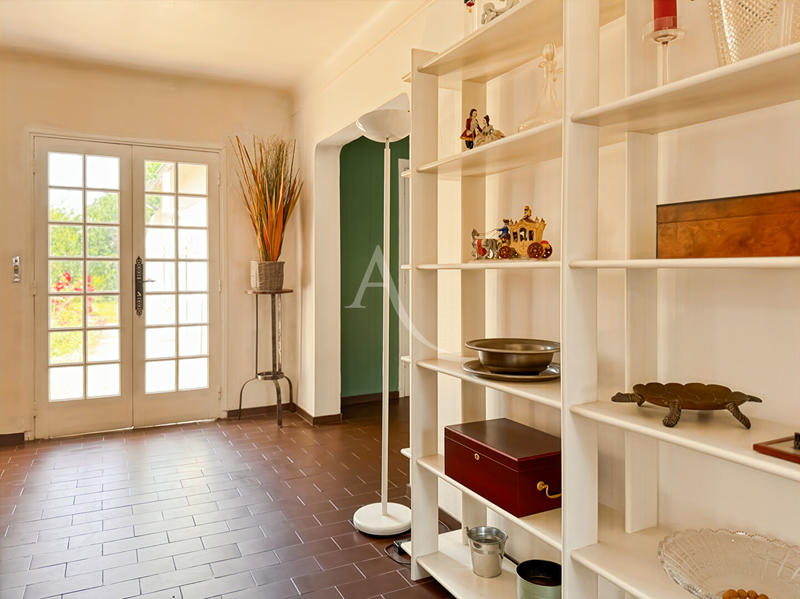 Maison - 220 m² - 8 pièces