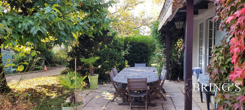 Maison - 250 m² - 9 pièces