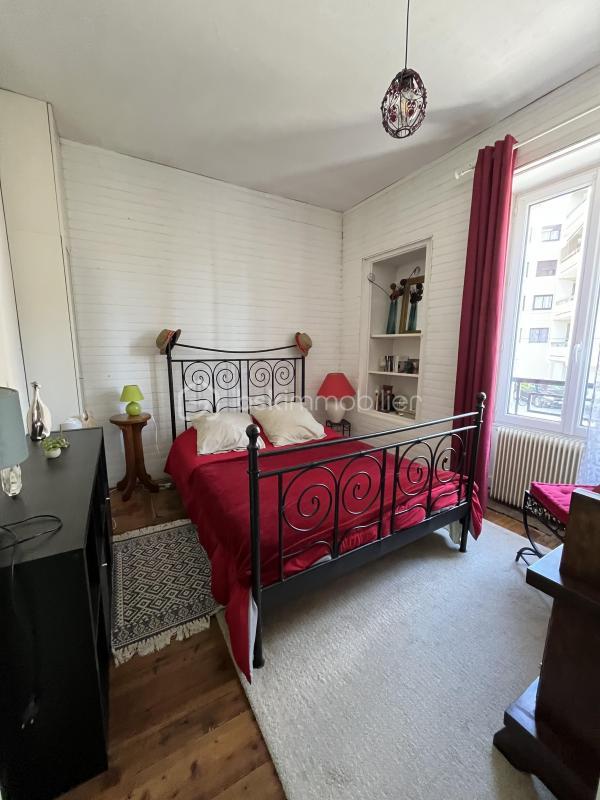 Demeure - 252 m² - 11 pièces