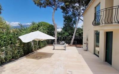 Villa - 239 m² - 5 pièces