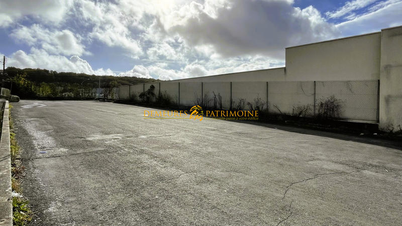 Local commercial - 1 220 m²