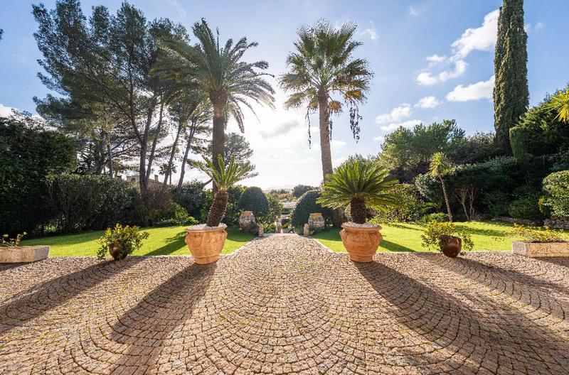 Villa - 270 m² - 6 pièces