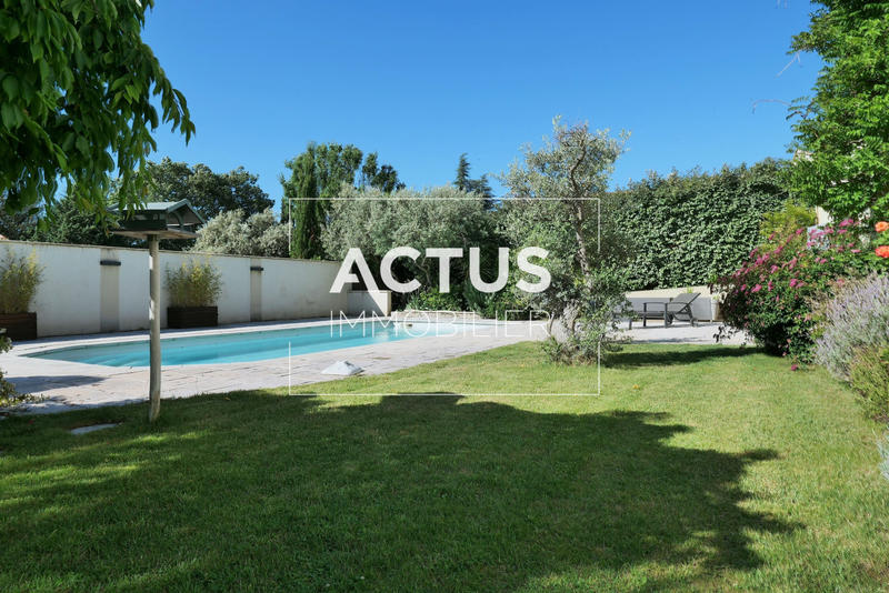 Maison - 227 m² - 10 pièces