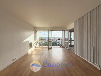 Appartement - 90 m² - 5 pièces