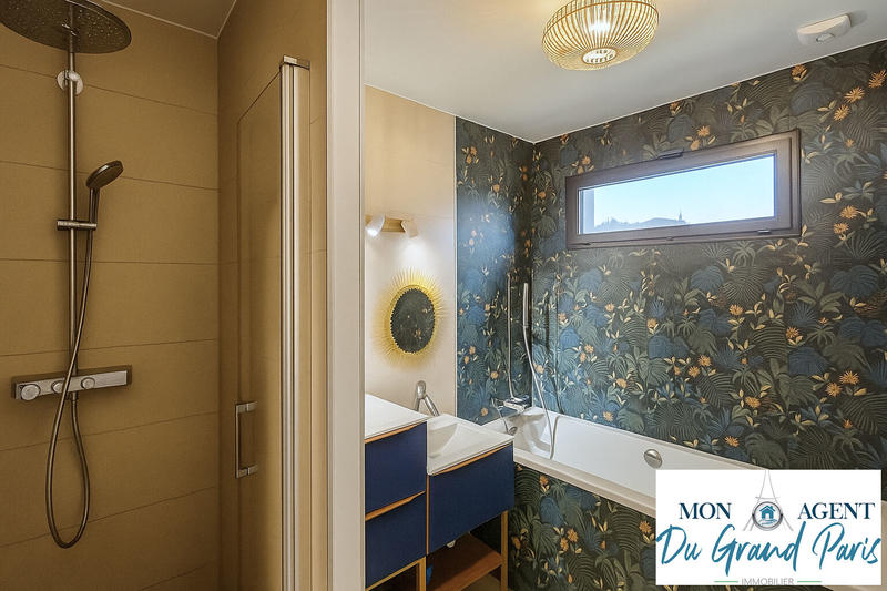 Maison - 230 m² - 7 pièces