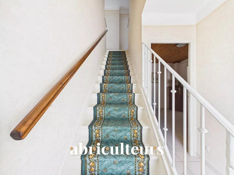 Maison - 94 m² - 5 pièces