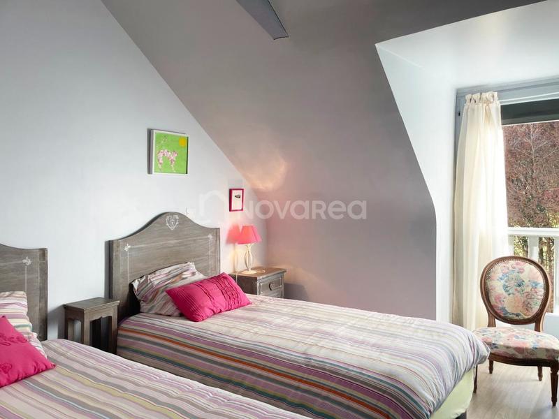 Maison - 219 m² - 7 pièces