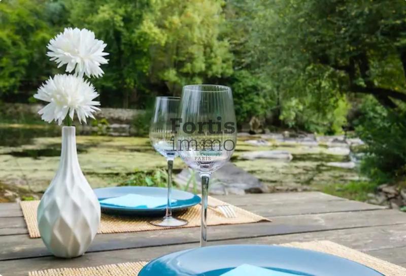 Moulin - 235 m² - 8 pièces