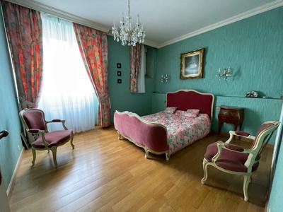 Maison - 180 m² - 9 pièces