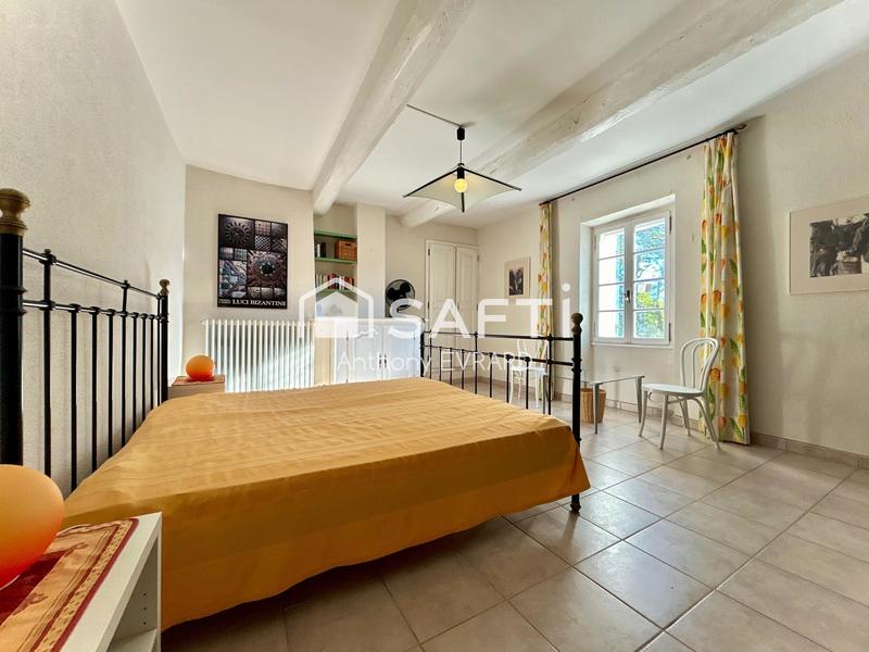 Maison - 290 m² - 8 pièces