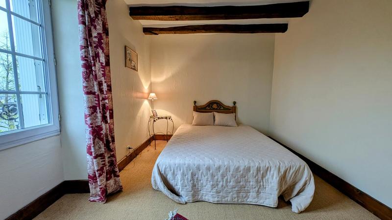 Maison - 218 m² - 9 pièces