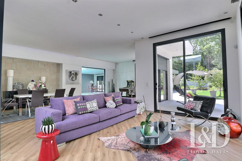 Maison - 433 m² - 12 pièces