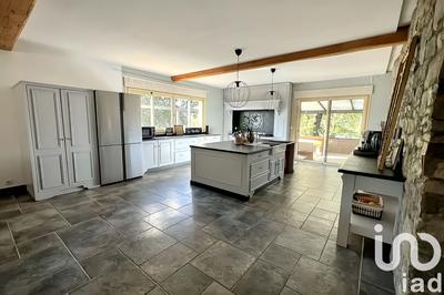 Maison - 250 m² - 7 pièces