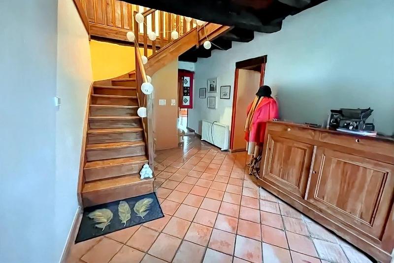 Maison - 240 m² - 8 pièces