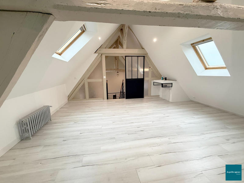 Maison - 250 m² - 8 pièces