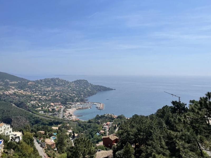 Villa - 1 475 m² - 9 pièces