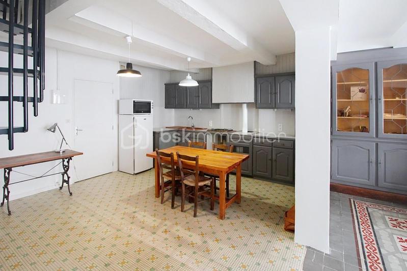 Demeure - 250 m² - 7 pièces