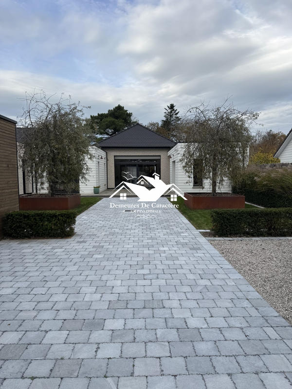 Maison - 210 m² - 6 pièces